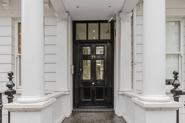 Exterior detail - Stylish Bayswater 1BR, nr Hyde Park & Transport, by Blueground (London)