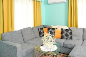 Smart TV - Complete Villa Upstairs, 2 Bedroom. (Steventon)