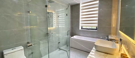 Deluxe Room | Bathroom | Free toiletries, hair dryer, slippers, towels