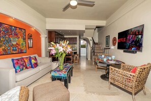 Televisión y oficina 