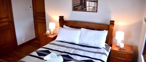 Double Room | Free WiFi, bed sheets
