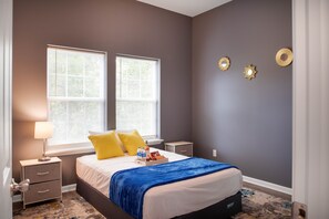 1 dormitorio, tabla de planchar con plancha, wifi y ropa de cama