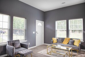 Una Smart TV, una chimenea