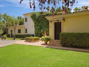 Exterior - Casa María (Santa María del Camí)