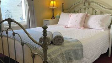 2 bedrooms, iron/ironing board, travel cot, WiFi