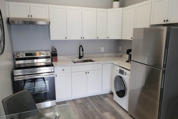 Frigorífic, microones, forn i placa de cuina