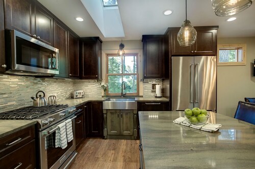 Newly Remodeled Lakefront Cabin w/ Modern Amenities.