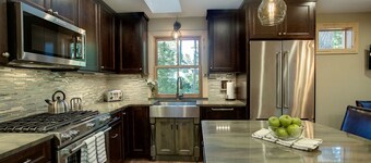 Newly Remodeled Lakefront Cabin w/ Modern Amenities.