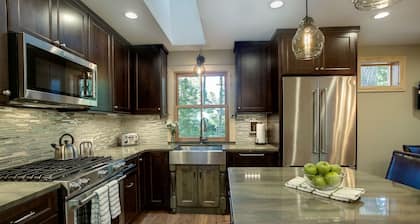 Newly Remodeled Lakefront Cabin w/ Modern Amenities.