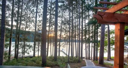 Newly Remodeled Lakefront Cabin w/ Modern Amenities.