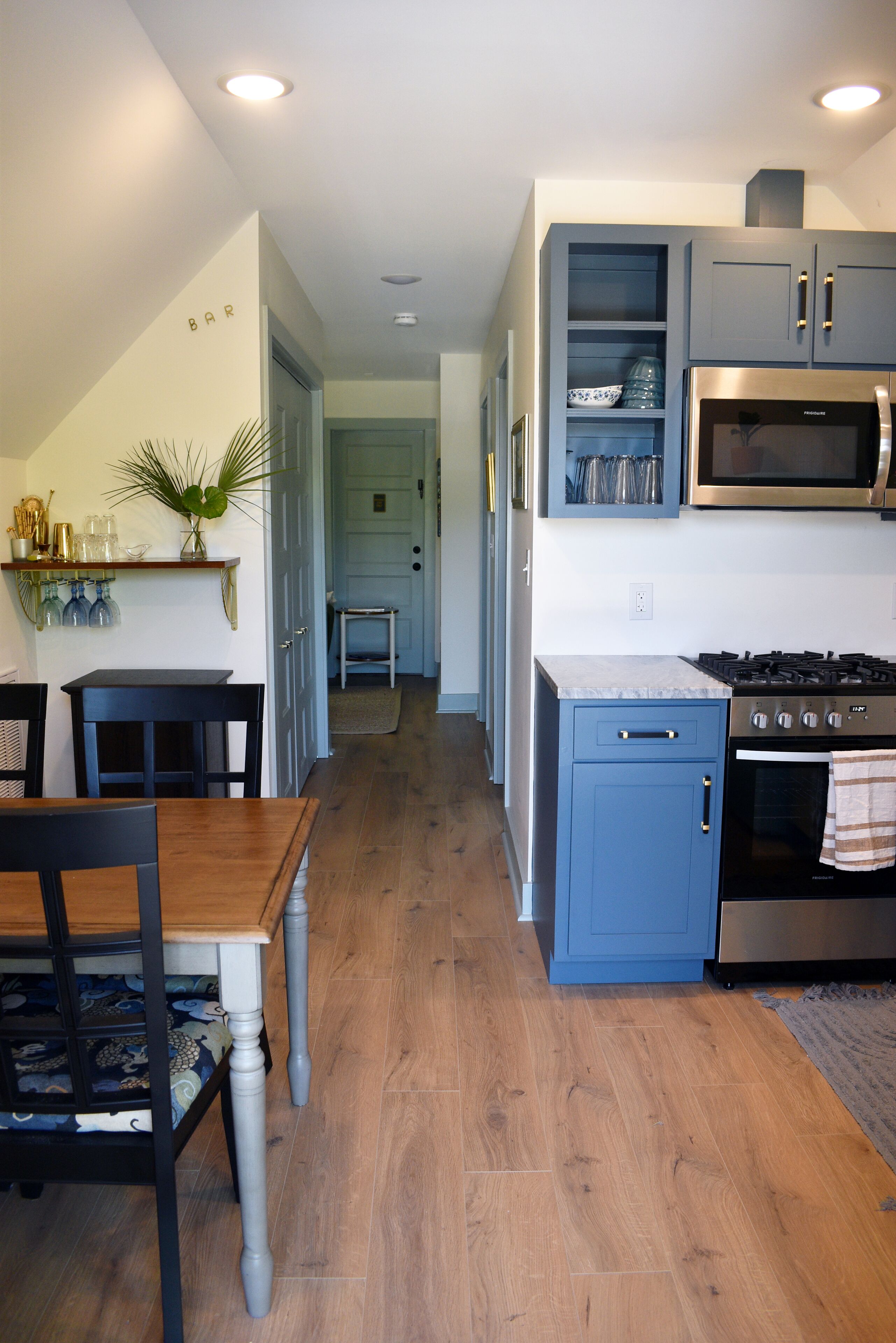 Køleskab, mikrobølgeovn, ovn, kogeplade