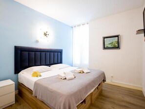 1 chambre, fer et planche à repasser, Wi-Fi, draps fournis