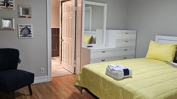 3 bedrooms, desk, iron/ironing board, WiFi