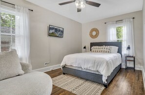 3 habitaciones, tabla de planchar con plancha, wifi y ropa de cama