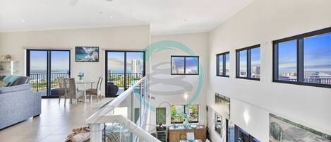 Condo Exclusive | Khu phòng khách | Smart TV 75-inch có truyền hình cáp, TV, Netflix