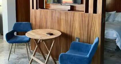 Isla Bistro Condos by Lubeck HCollection