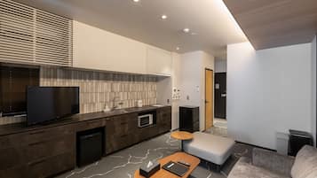 Basic Quadruple Room | Ruang tamu | 32 inci televisyen skrin rata dengan digital, TV