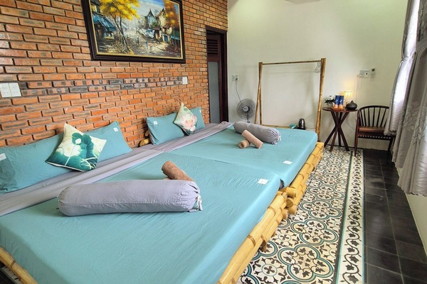 Deluxe Quadruple Room, 2 Queen Beds | Soundproofing, iron/ironing board (on request), free WiFi, bed sheets