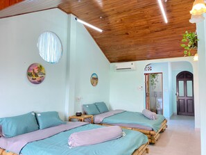 Deluxe Quadruple Room, 2 Queen Beds