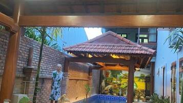 Kolam renang outdoor