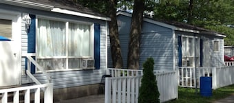 Wasaga Beach walk to main end Free Parking Free Wifi