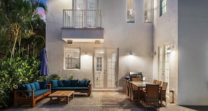 Perfectly Located 6BR Private Oasis w/ Heated Pool