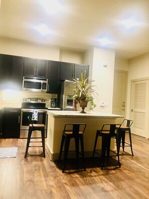 Private kitchen - Comfort Get Away minutes away from the NRG Stadium and the Houston Zoo. (Houston)