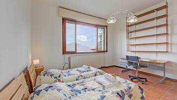 2 bedrooms, desk, free WiFi, bed sheets