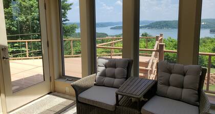 Breezy Point- Huge Home & Amazing Lake Views! Near Sailboat Club & Marina
