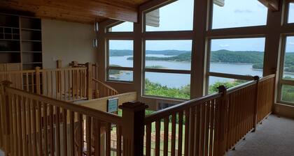 Breezy Point- Huge Home & Amazing Lake Views! Near Sailboat Club & Marina