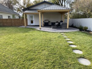 Terrace/patio - The Nest Guesthouse in Maple Creek (Maple Creek)