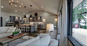 Televisión y chimenea 