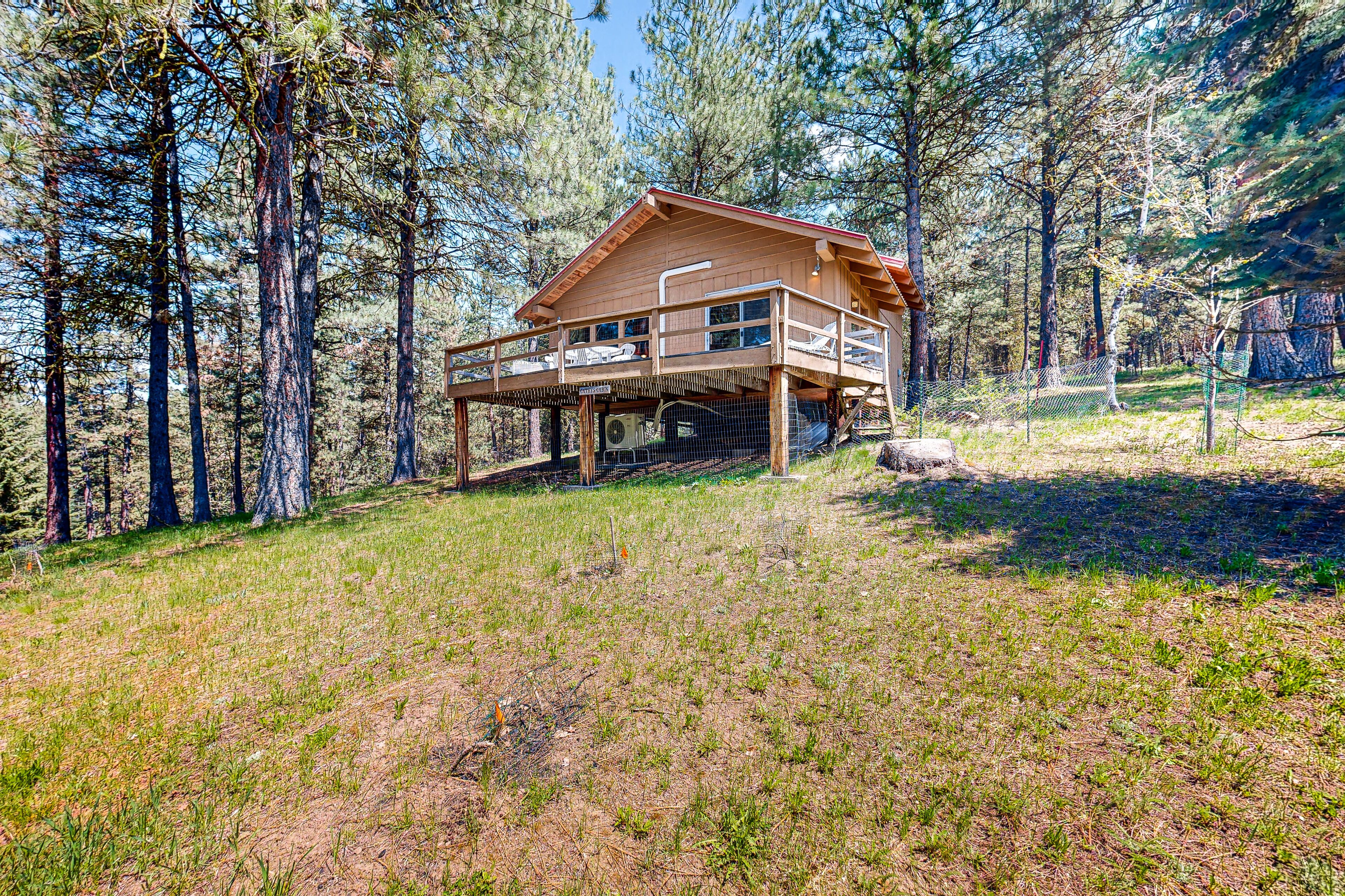 Comforting cabin with firepit, kitchenette, patio, deck, grill - close to lake