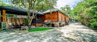 Dog-friendly home with large patio, W/D & central AC