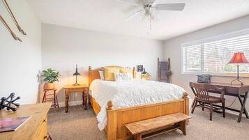 4 bedrooms, iron/ironing board, WiFi, bed sheets
