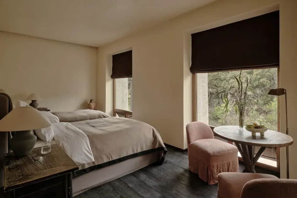 Habitación básica, 2 camas matrimoniales, para no fumadores | 1 habitación, ropa de cama de alta calidad y edredón