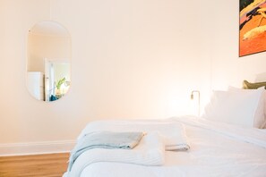 2 habitaciones, tabla de planchar con plancha, wifi y ropa de cama