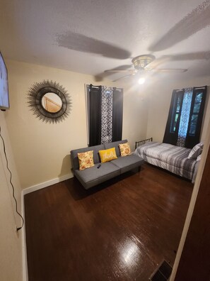 Interior - Antique Bungalow
Close to Downtown wichita! (Wichita)