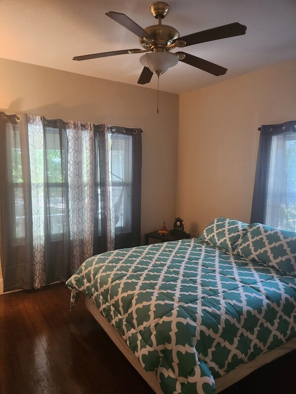 3 bedrooms, iron/ironing board, WiFi, bed sheets