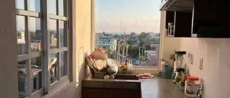 ثلاجة، ميكروويف، فرن، ماكينة لصنع القهوة/الشاي