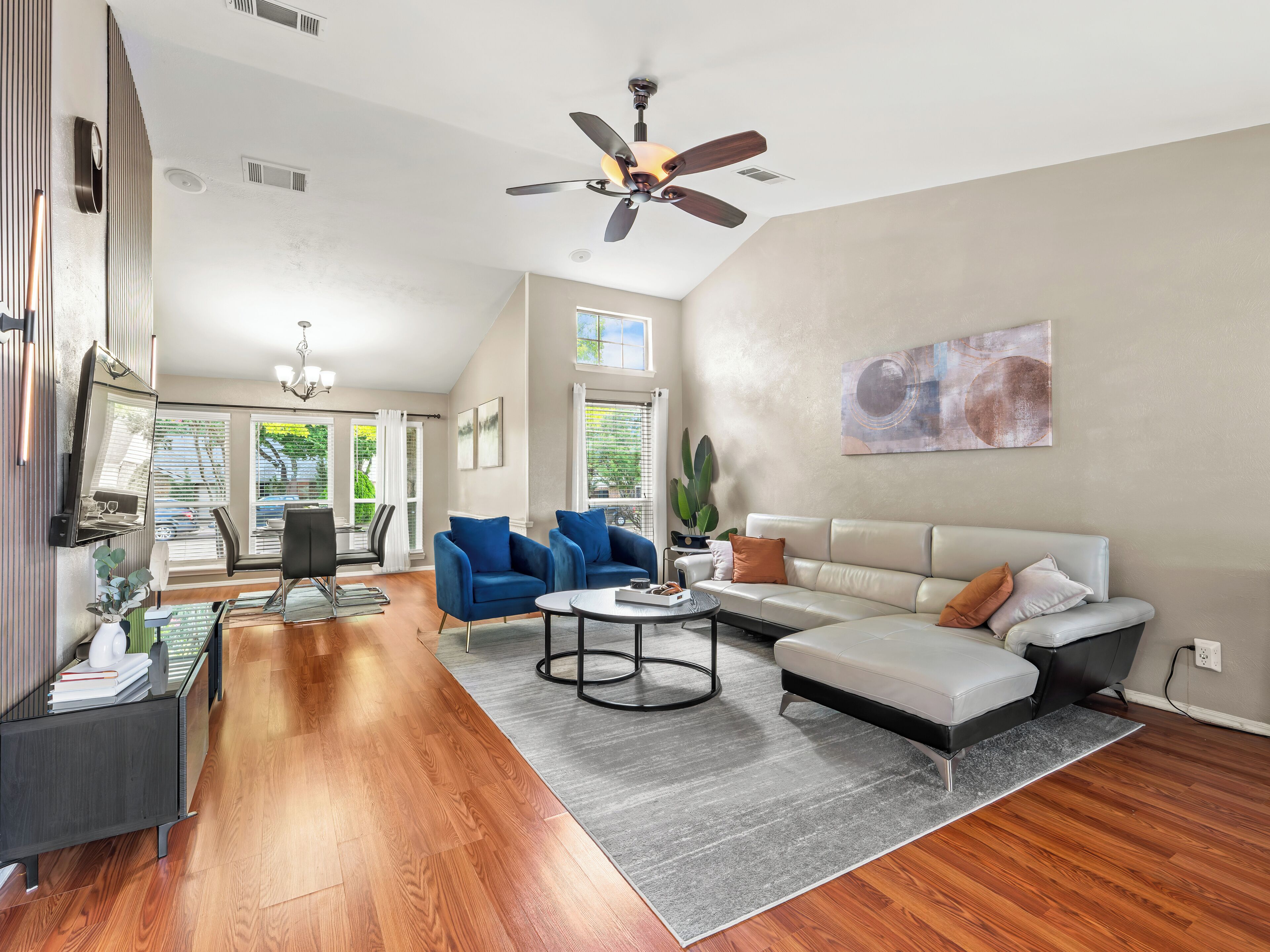 Smart-TV, Tischfußball, Computerbildschirme