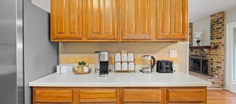 Spacious master King Bed suite, & fast wi-fi, Mins to convention center