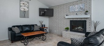 Country Feel with Huge Backyard, firepit, cornhole games, grill, volleyball court, next to train