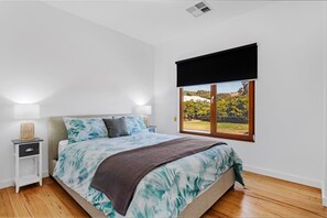 4 habitaciones, tabla de planchar con plancha y cuna de viaje