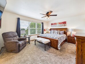 4 habitaciones, tabla de planchar con plancha, cuna de viaje y wifi 