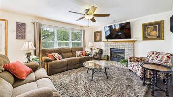 Smart TV, fireplace, stereo