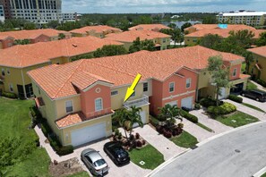 Exterior - Gorgeous Condo! Bikes, Beach Gear, Close to Beaches, Shops & Dining! Gated Community, Garage & WiFi! (Fort Myers)