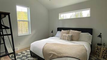 2 bedrooms, in-room safe, iron/ironing board, free WiFi