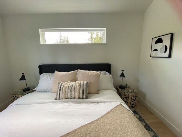 2 bedrooms, in-room safe, iron/ironing board, free WiFi