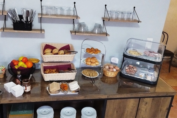 Café da manhã continental diário (EUR 11 por pessoa)